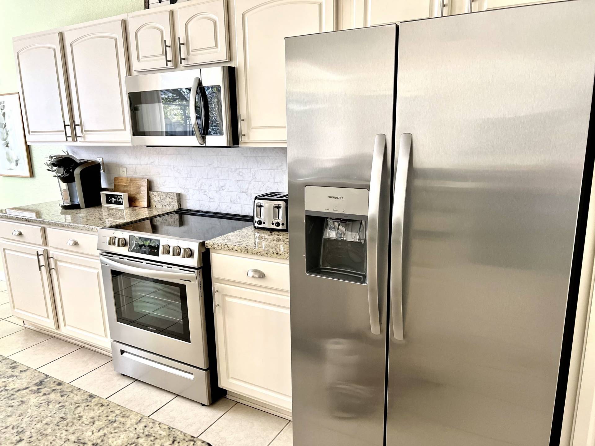 Memory Lane Villa Vacation Rental Home in Windsor Hills Florida Full Sized Refrigerator 